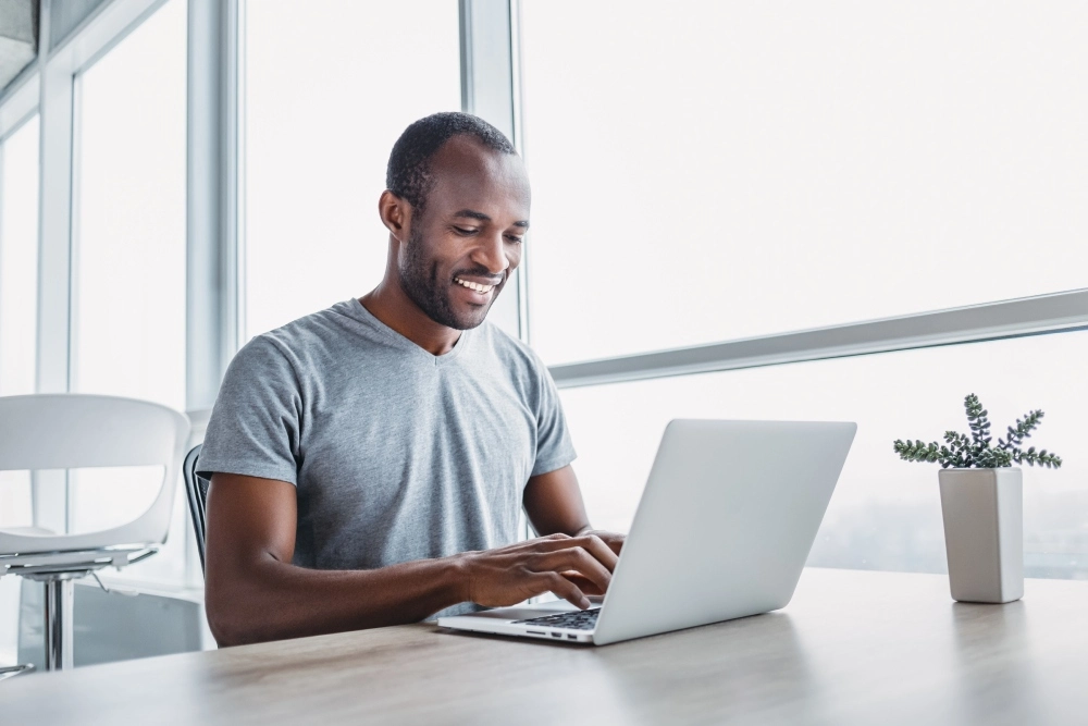 Man is reassured by a safe online process when he tries to sell his damaged car.